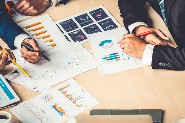 幫助企業(yè)應(yīng)對(duì)變革挑戰(zhàn)，實(shí)現(xiàn)組織轉(zhuǎn)型與優(yōu)化