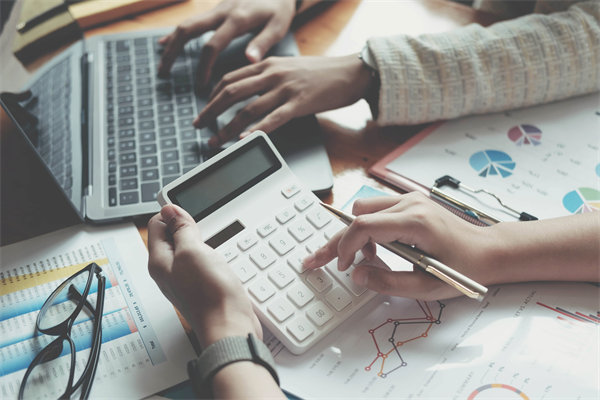 面對(duì)經(jīng)濟(jì)新常態(tài)，企業(yè)如何靈活調(diào)整預(yù)算策略？